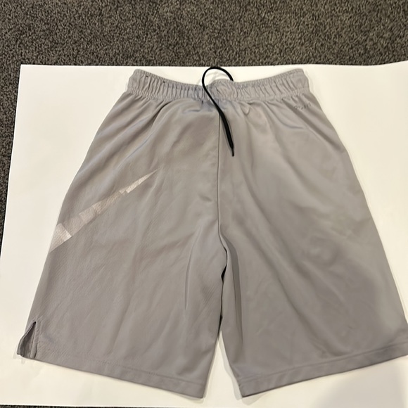 Nike Gray Adult Small Athletic Shorts - Picture 2 of 3